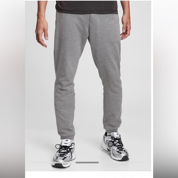GapFit Tech Jogger - Picture 5 of 11